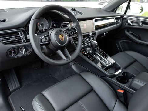 Certified 2026 Porsche Macan S AWD/4WD image 4