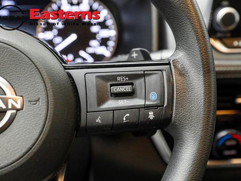 Used 2022 Nissan Rogue SV AWD/4WD image 16