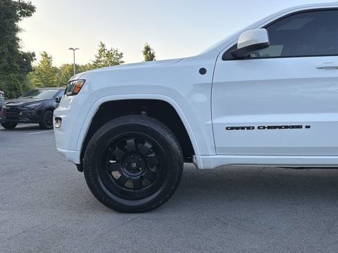 Used 2019 Jeep Grand Cherokee Altitude AWD/4WD image 9