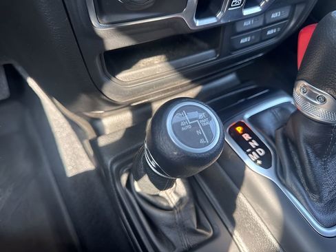 Used 2023 Jeep Wrangler Unlimited w/ Sun & Screen Package image 23