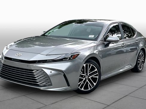 Used 2025 Toyota Camry XLE w/ Premium Plus Package FWD image 1