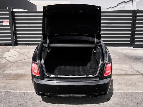 Used 2023 Rolls-Royce Phantom Sedan RWD image 25