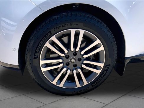 Certified 2023 Land Rover Range Rover Long Wheelbase Autobiography AWD/4WD image 10