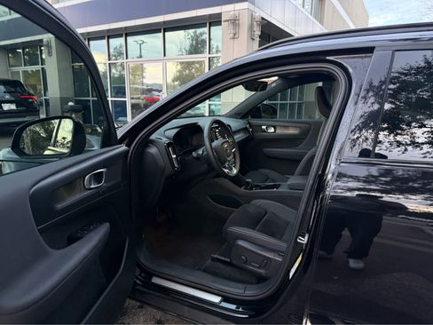 Used 2024 Volvo XC40 Recharge Plus w/ Protection Package Premier image 3