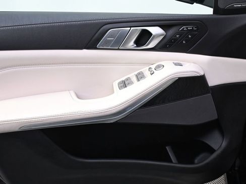 Used 2021 BMW X7 xDrive40i w/ Premium Package image 23