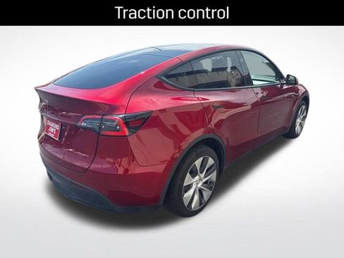Used 2024 Tesla Model Y 2WD image 3