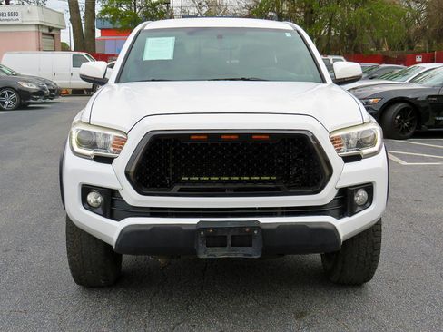 Used 2017 Toyota Tacoma TRD Off-Road image 4