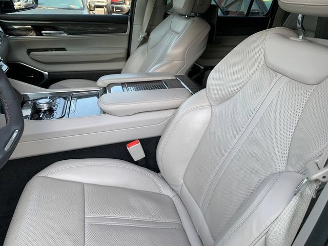 Certified 2022 Jeep Wagoneer Series III w/ Rear Seat Video Group 1 AWD/4WD image 15