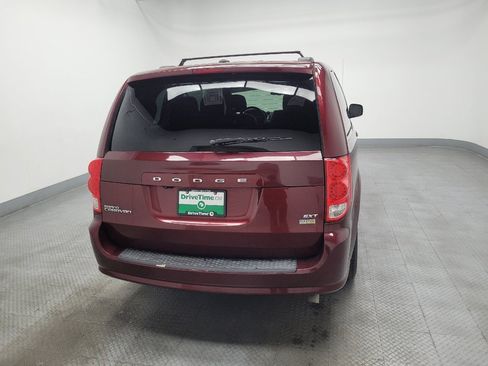 Used 2018 Dodge Grand Caravan SXT image 7