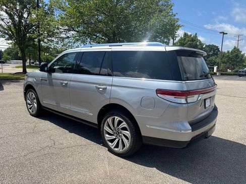 Used 2022 Lincoln Navigator Reserve AWD/4WD image 7