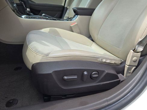 Used 2015 Chevrolet Malibu LT w/ Power Convenience Package FWD image 18