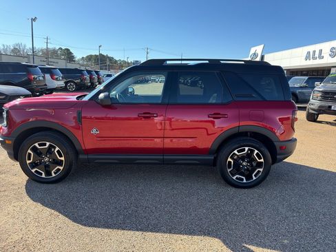 Used 2021 Ford Bronco Sport Outer Banks w/ Outer Banks Package image 2