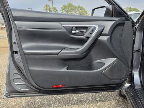 Used 2016 Nissan Altima 2.5 SR image 13