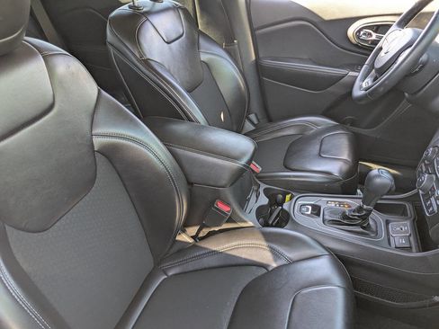 Used 2019 Jeep Cherokee Latitude Plus image 10