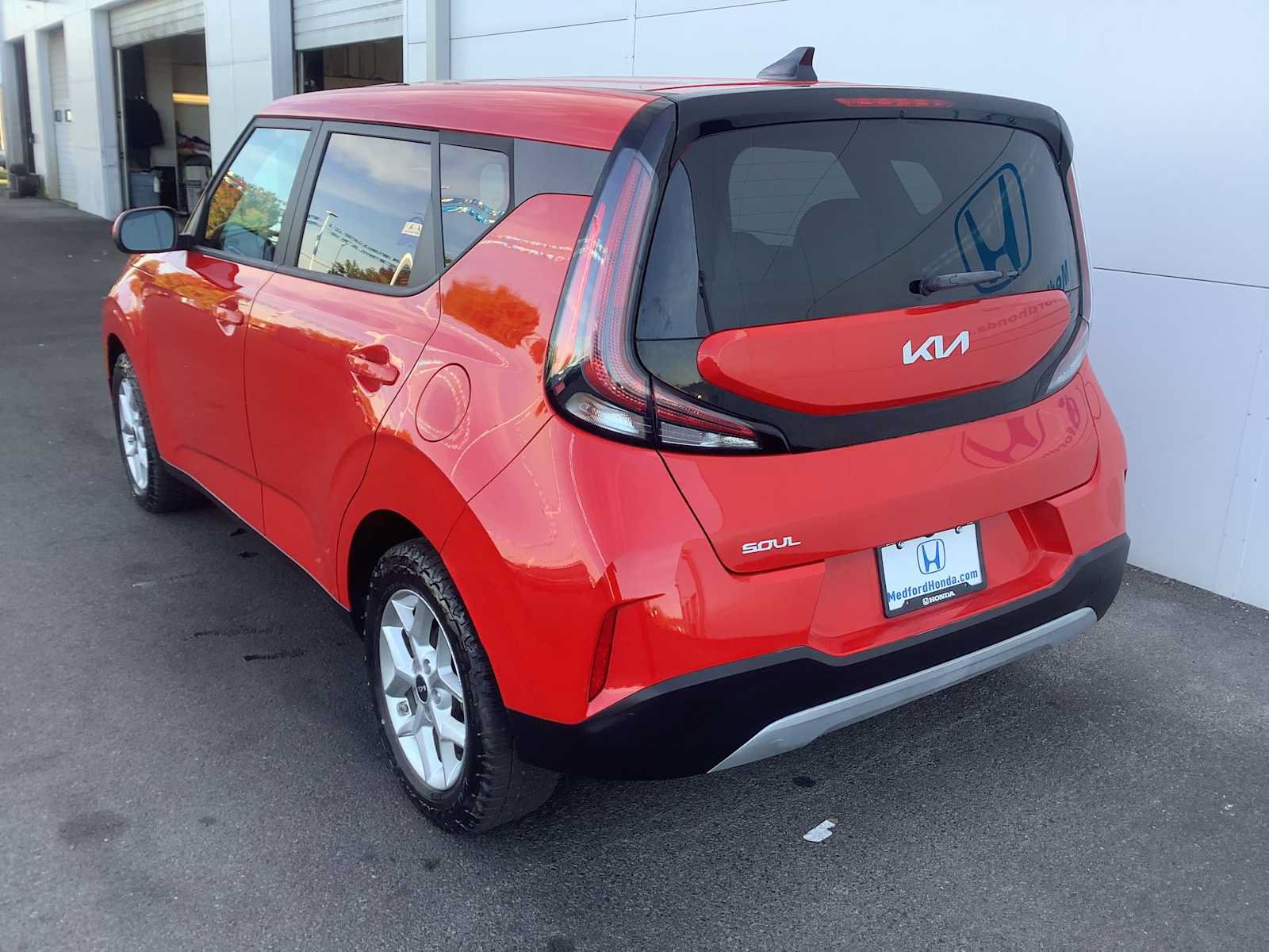 Used 2024 Kia Soul LX w/ Option Group 015 FWD image 4
