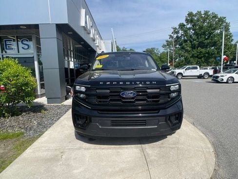 Certified 2025 Ford Expedition Active AWD/4WD image 4