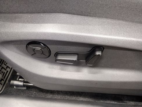 New 2025 Volkswagen Tiguan SE R-Line image 20