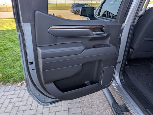 Used 2025 GMC Sierra 1500 Elevation image 13