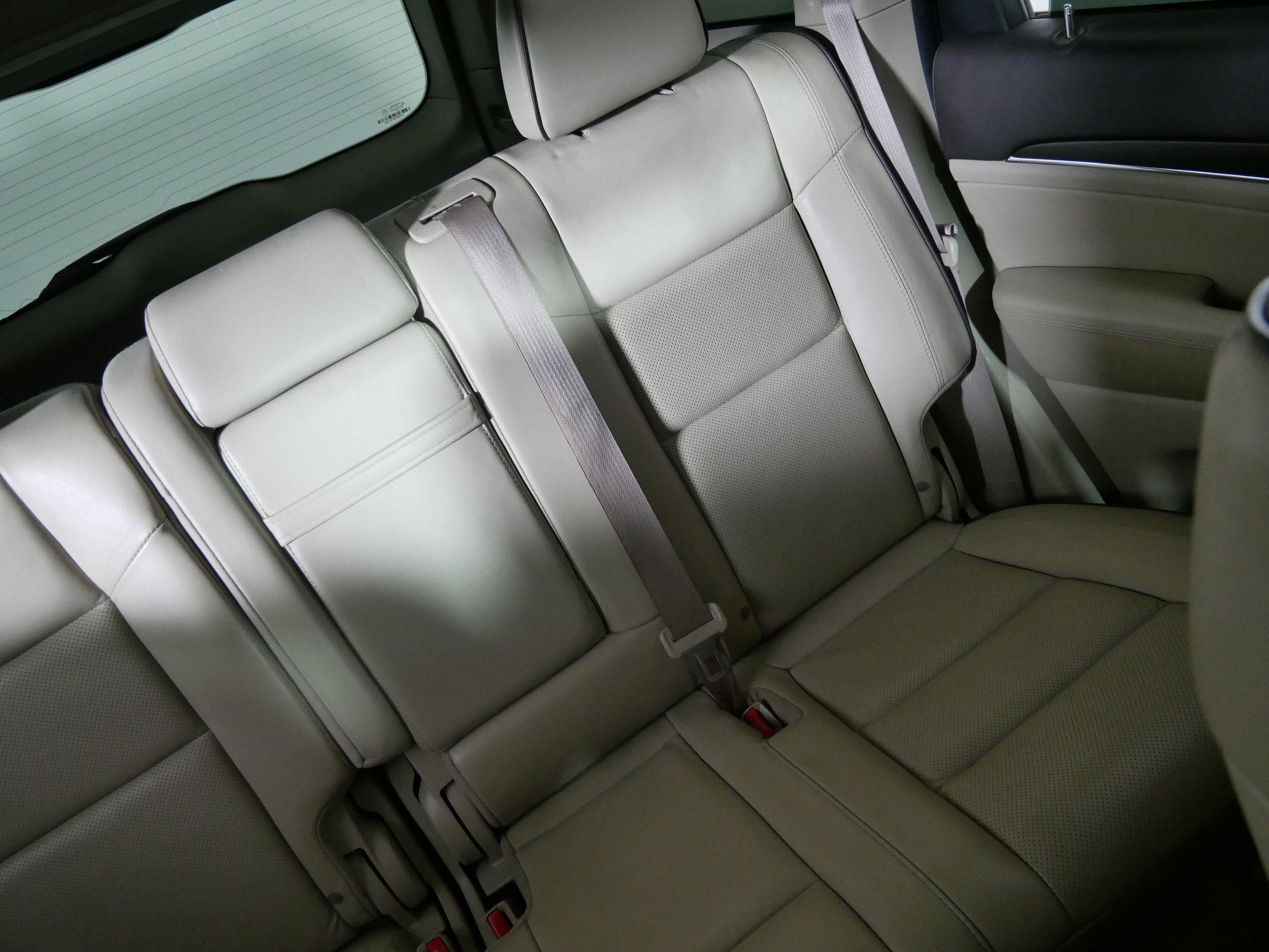 Used 2015 Jeep Grand Cherokee Overland w/ Advanced Technology Group AWD/4WD image 14