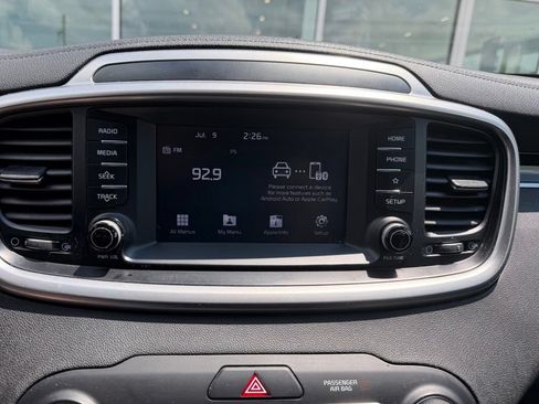 Used 2019 Kia Sorento AWD V6 image 9