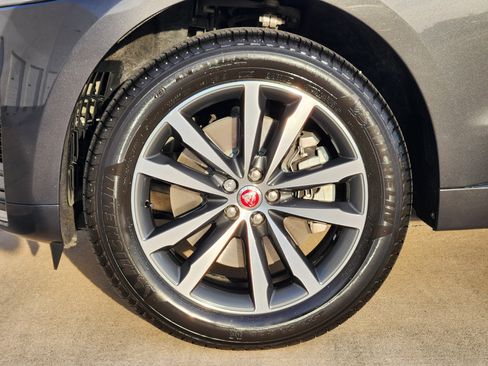 Certified 2023 Jaguar F-PACE R-Dynamic S AWD/4WD image 11