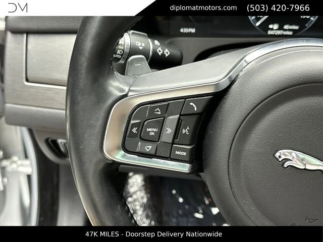 Used 2018 Jaguar XF S RWD image 28