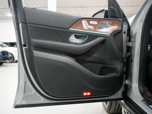 Used 2024 Mercedes-Benz GLS 580 4MATIC image 24