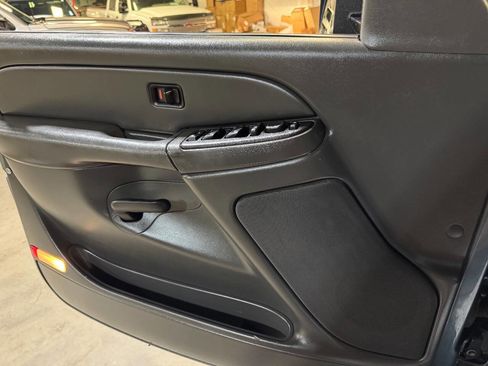 Used 2006 Chevrolet Silverado 3500 LT w/ Heavy-Duty Power Package image 39