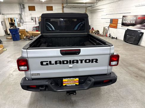 Used 2022 Jeep Gladiator Sport image 95