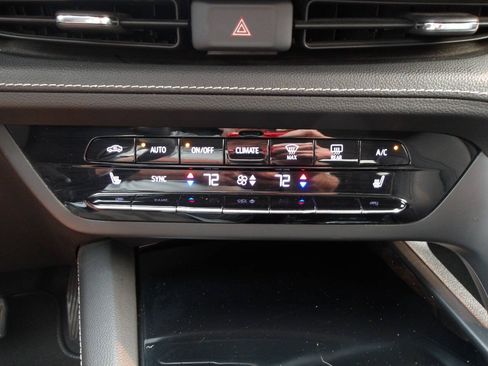 Used 2022 Buick Envision Essence w/ Safety Package FWD image 15