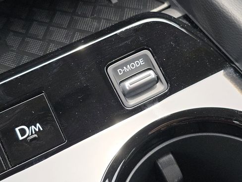 Used 2025 Nissan Murano SV AWD/4WD image 11