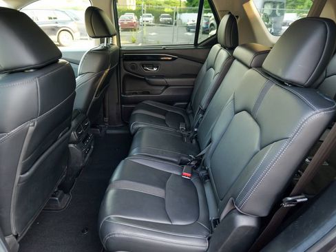 Used 2025 Honda Pilot EX-L image 28