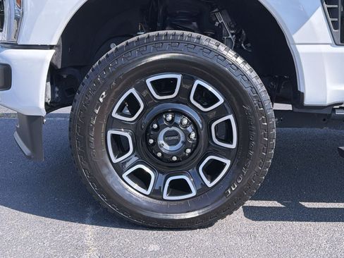 Used 2025 Ford F350 Platinum w/ FX4 Off-Road Package AWD/4WD image 17