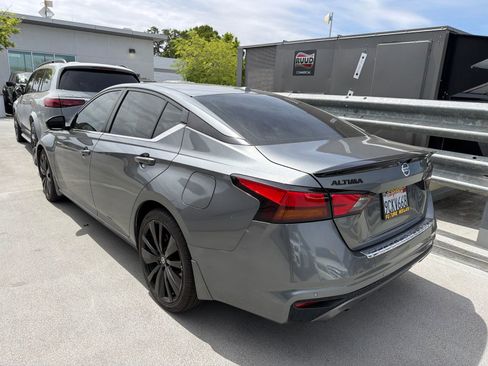 Used 2022 Nissan Altima 2.5 SR w/ Midnight Edition Package FWD image 5