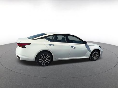 Used 2025 Nissan Altima 2.5 SV FWD image 16
