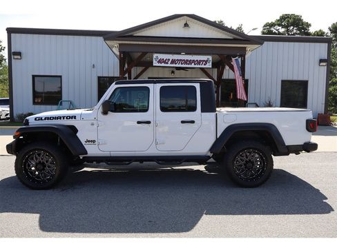 Used 2020 Jeep Gladiator Sport w/ Quick Order Package 24S AWD/4WD image 2