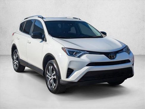 Used 2018 Toyota RAV4 LE image 3