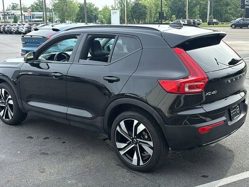 Used 2023 Volvo XC40 B5 Plus w/ Climate Package AWD/4WD image 4