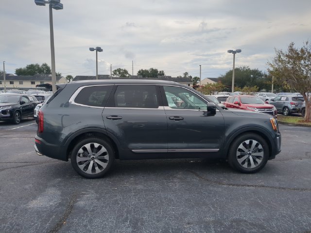 Used 2022 Kia Telluride EX w/ EX Premium Package FWD image 4