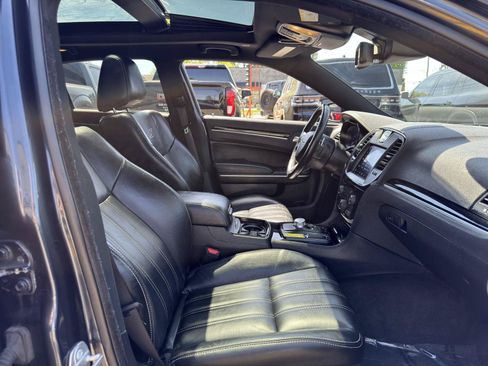 Used 2018 Chrysler 300 S w/ 300S Premium Group RWD image 38