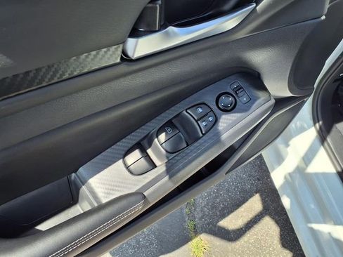 Used 2025 Nissan Altima 2.5 SV FWD image 14