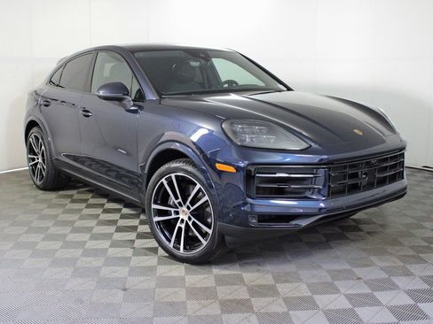 Used 2025 Porsche Cayenne Coupe image 9