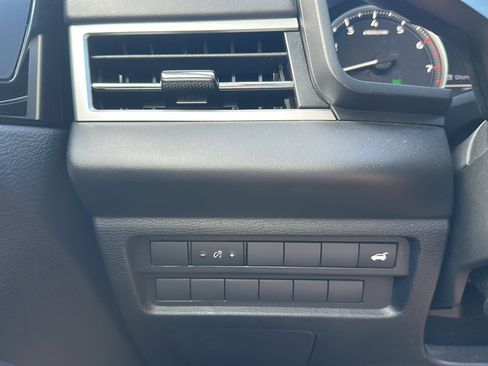 Used 2024 Mitsubishi Outlander SE image 37