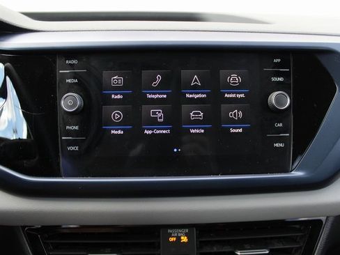 Used 2022 Volkswagen Taos SE w/ Panoramic Sunroof Package image 13