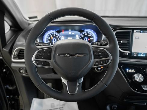 New 2026 Chrysler Pacifica Select image 30
