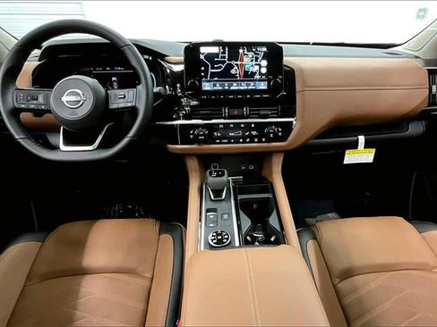 New 2025 Nissan Pathfinder Platinum image 5