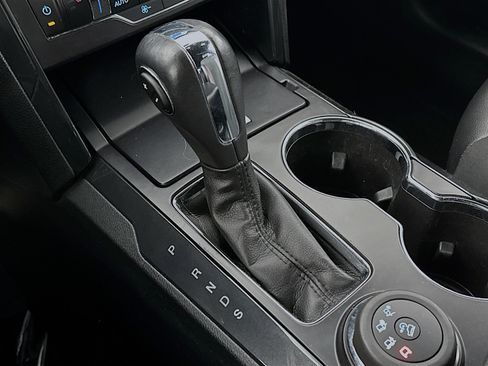 Used 2019 Ford Explorer XLT w/ Equipment Group 202A image 17