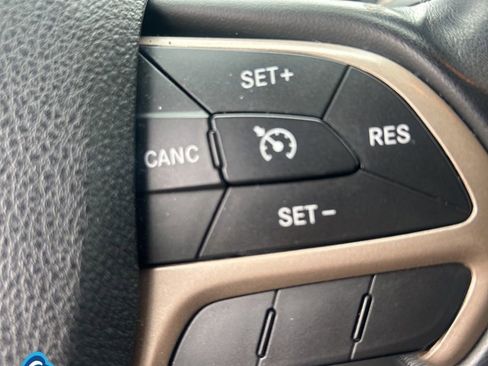 Used 2015 Jeep Cherokee Latitude FWD image 20