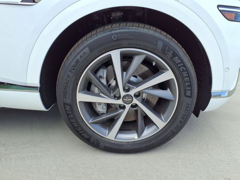 Certified 2026 Genesis GV80 2.5T Advanced AWD/4WD image 9