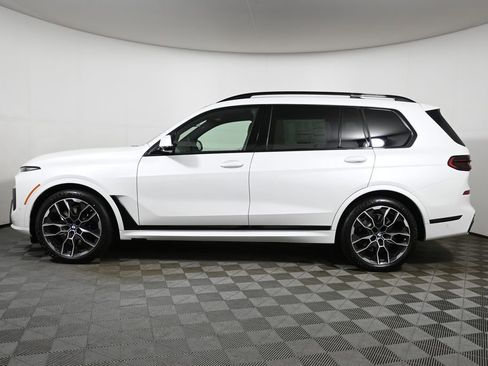 New 2026 BMW X7 xDrive40i w/ M Sport Package AWD/4WD image 2